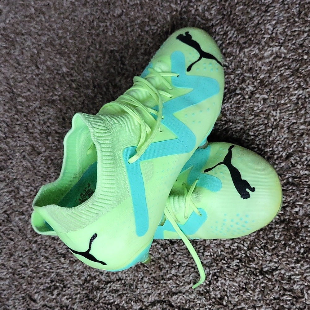 PUMA Soccer Cleats Size 7